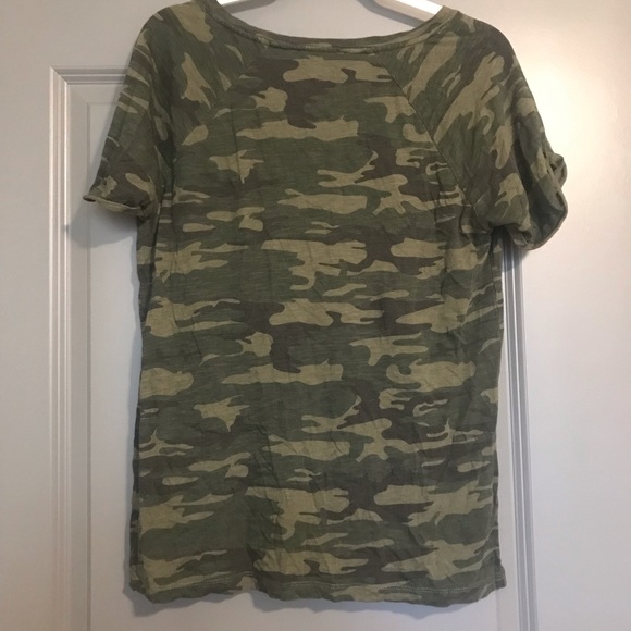 Sanctuary Camo-Print V-Neck Tee - Picture 4 of 5